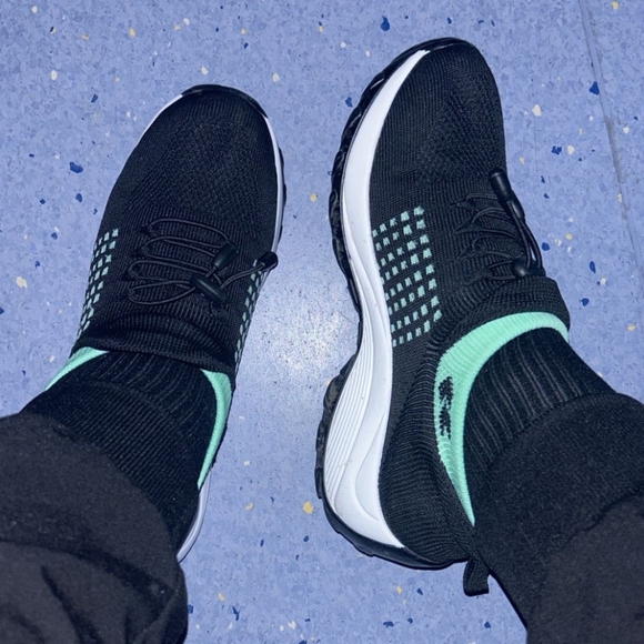 Ortho Stretch Sneaker - Picture 10 of 10